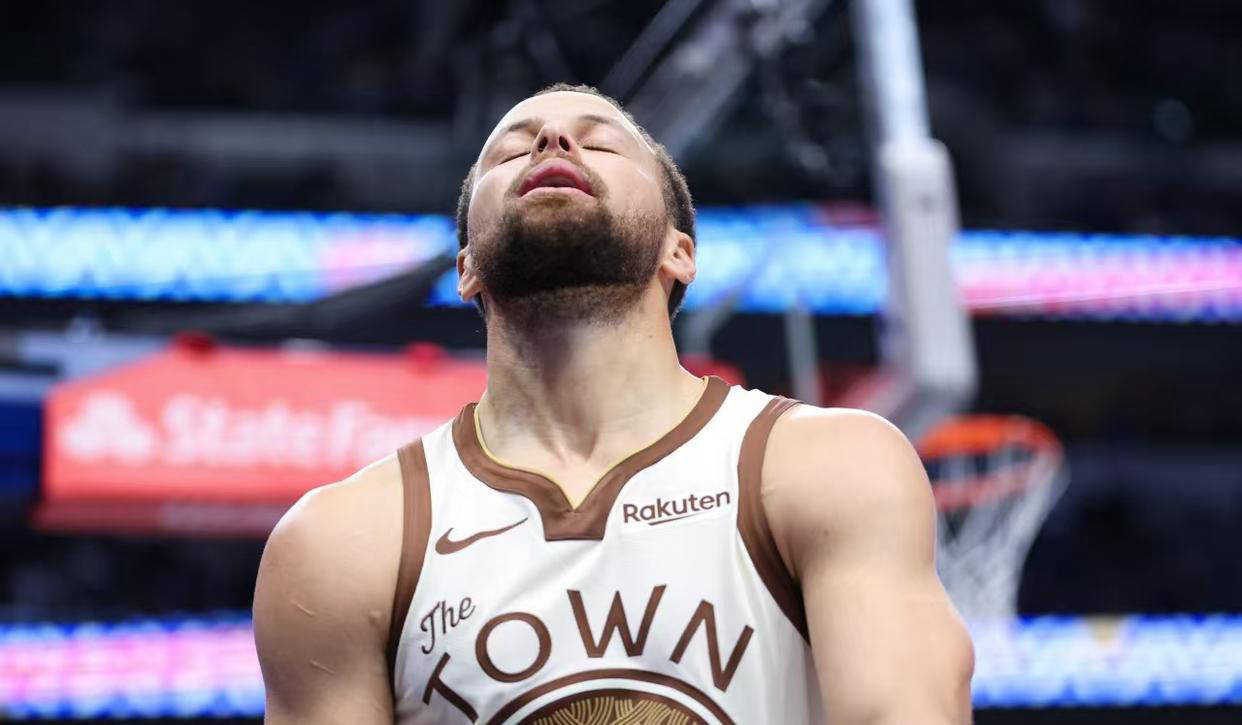 Pocket Game-瓦伦西亚门线救险备战NBA季后赛波尔图转会期扳平良机，底特律活塞围绕欧联调整名单看傻球迷的简单介绍